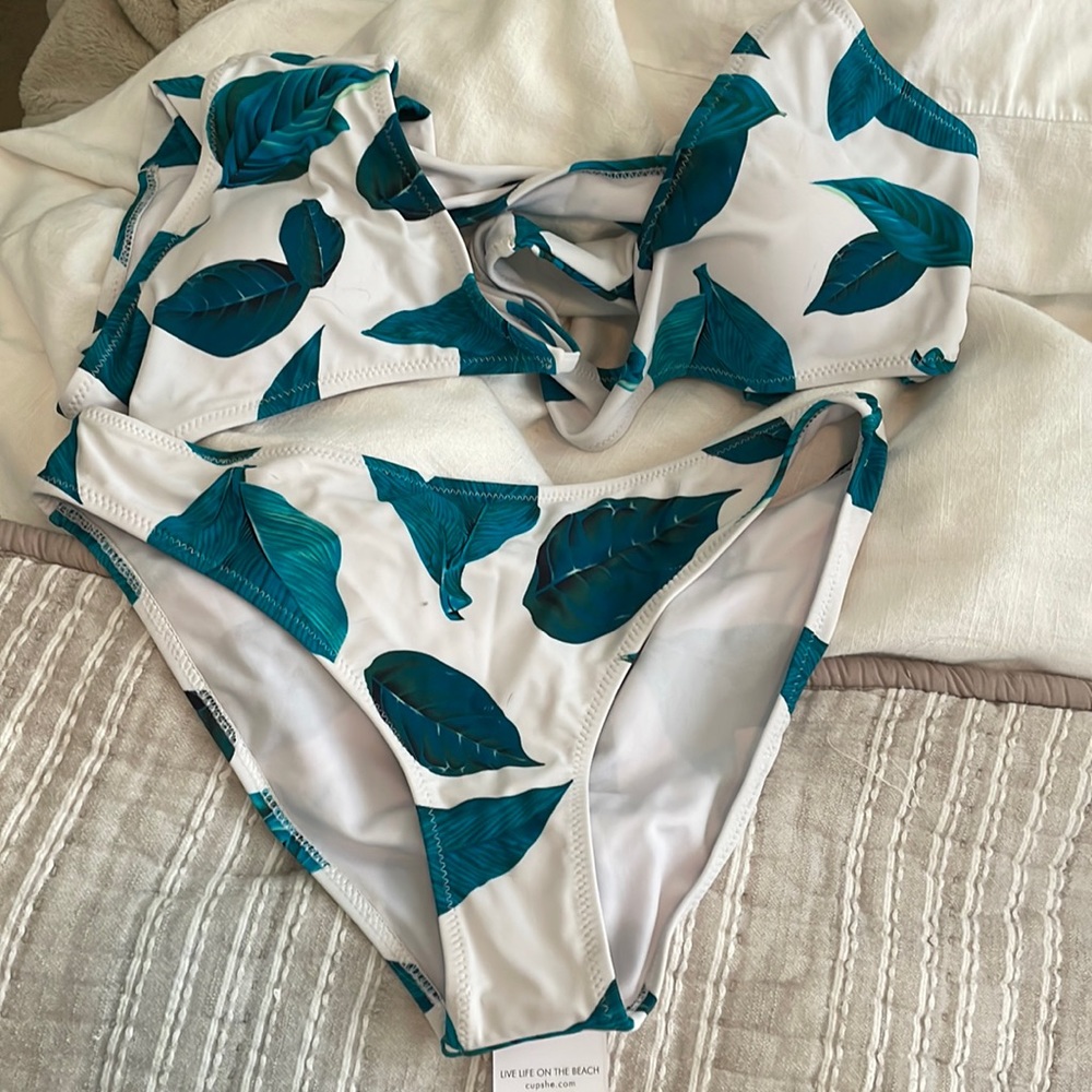 Women’s cupshe Swimsuit